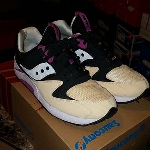Mens sneaker size 11